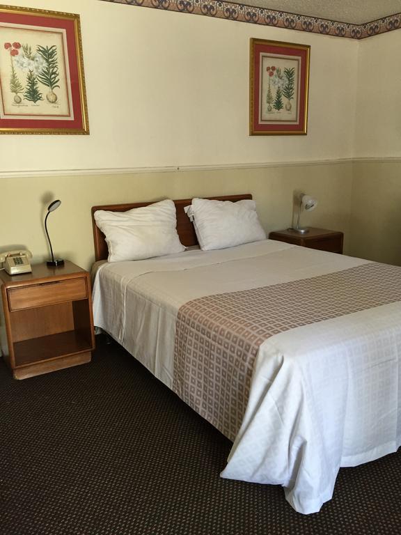 Stay Plus Inn Haines City Room photo