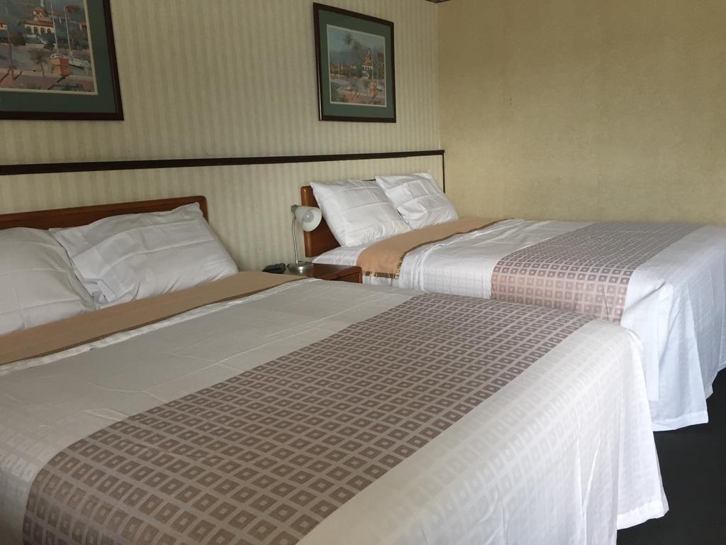 Stay Plus Inn Haines City Room photo